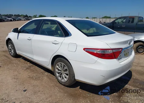 2017 Toyota Camry Le z USA, uszkodzony, nr VIN 4T1BF1FK1HU294062
